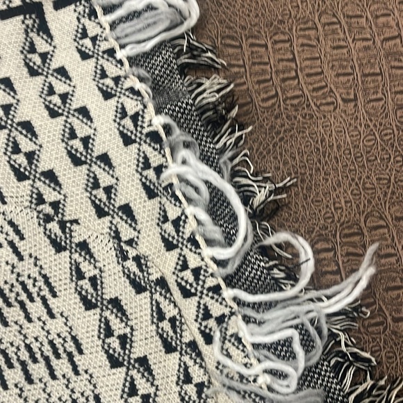 CLICHE’ wool blend fringe hooded sweater vest size medium - Picture 4 of 5